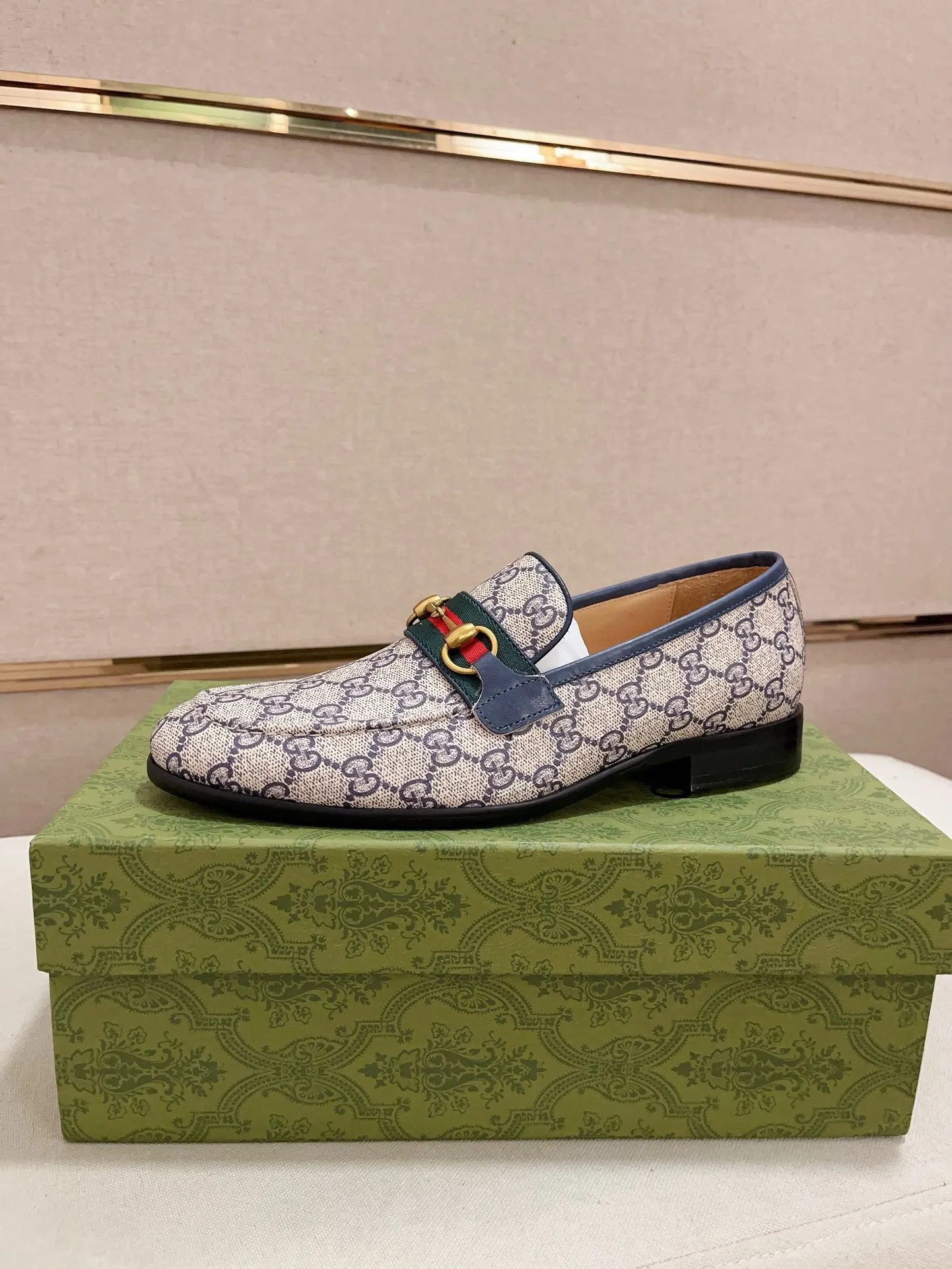 Men's shoes 💰: 520💰 (GUCCI) New product series ss hot new products 💢 💠 Casual suit shoes 👞, top imported materials Upper hardware buckles and shoe side logos, insoles and soles with brand logos 💠 💎 Upper: imported PVC material 100% 💎 Lining: cowhide/100% 💎Feet: cowhide/100% 💎Sole: rubber/100% 💎SIZE: 38 39 40 41 42 43 44 Can be customized 45